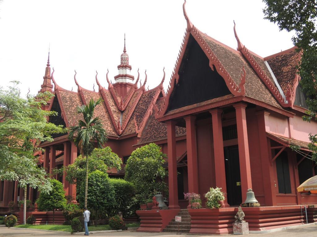 The Happy House Hostel Phnom Penh Exterior photo