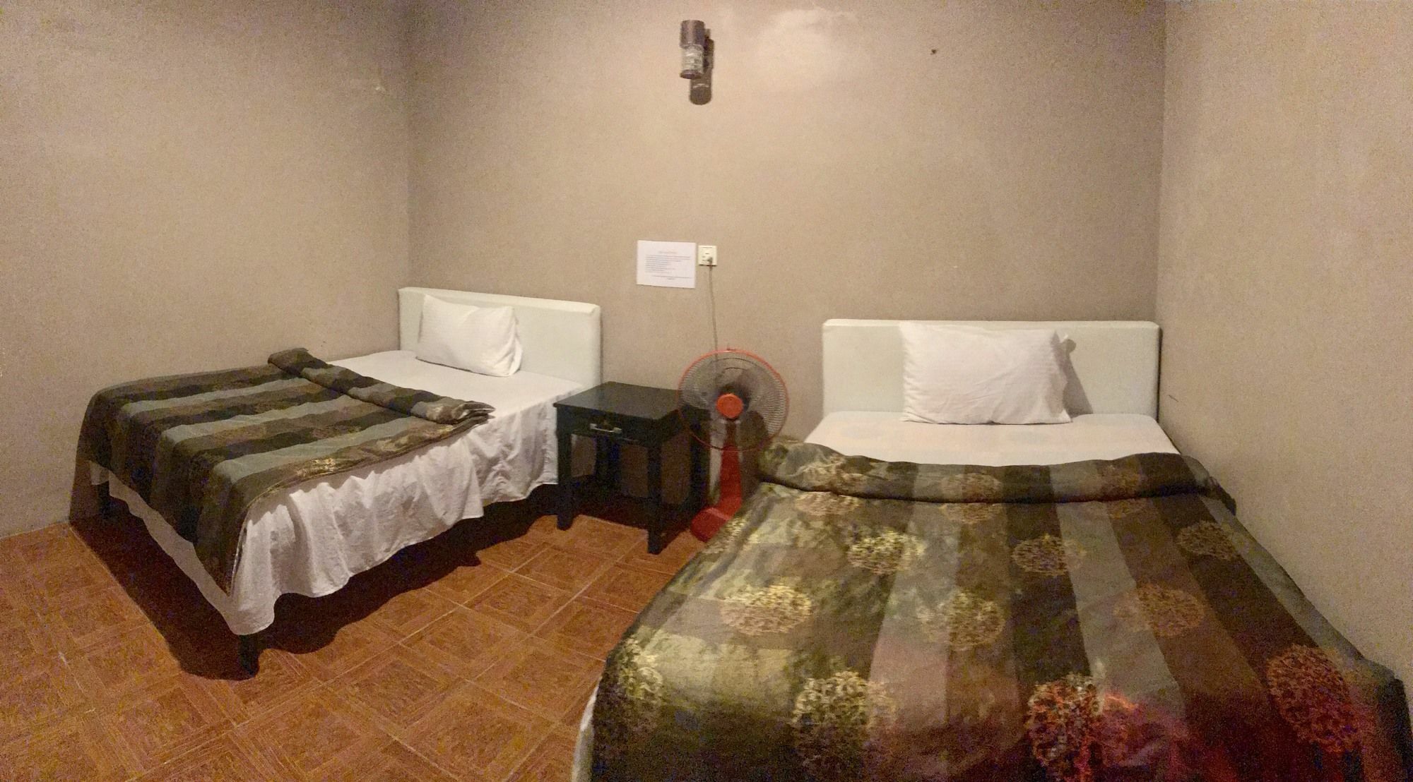The Happy House Hostel Phnom Penh Exterior photo